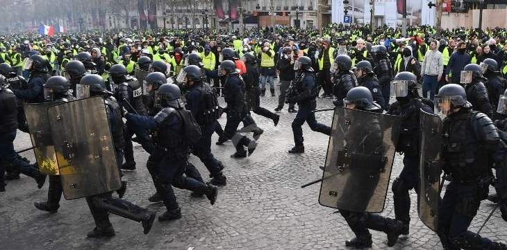 ألف موقوف و30 جريحا بسبب احتجاجات "السترات الصفراء" في كل فرنسا