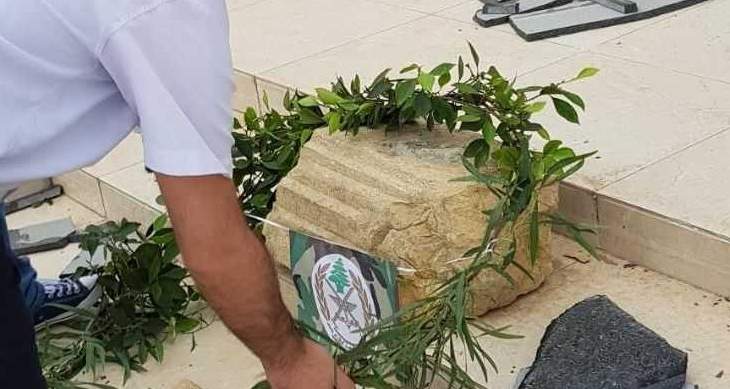 وقفة تضامنية مع الجيش اللبناني استنكارا لتحطيم النصب التذكاري للشهداء في منطقة عاريا 