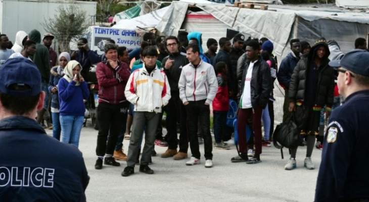 الغارديان: تفاقم الأزمة الإنسانية في مخيمات المهاجرين في اليونان
