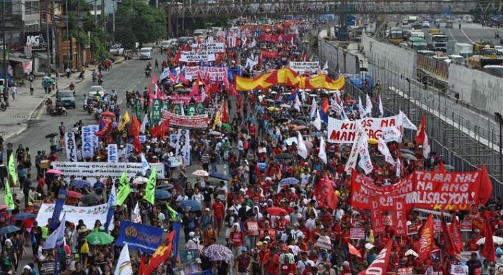 الآلاف يتظاهرون في الفلبين احتجاجاً على سياسات رئيس البلاد
