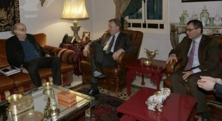 جنبلاط عرض التطورات السياسية مع نائب رئيس البرلمان الألماني 