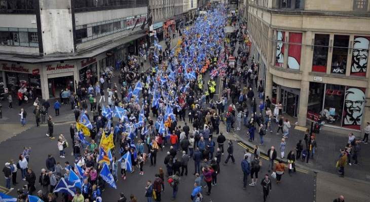 عشرات الآلاف يشاركون بمسيرة في شوارع البلاد دعما لاستقلال اسكتلندا