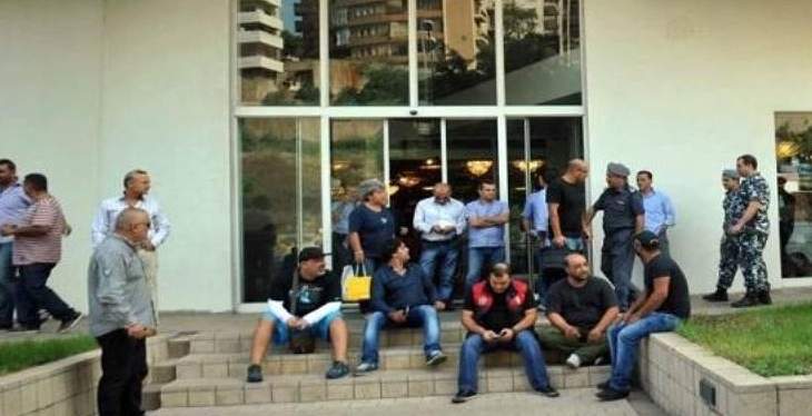  اعتصام مفتوح لعمال شركة دباس احتجاجا على عدم دفع رواتبهم  
