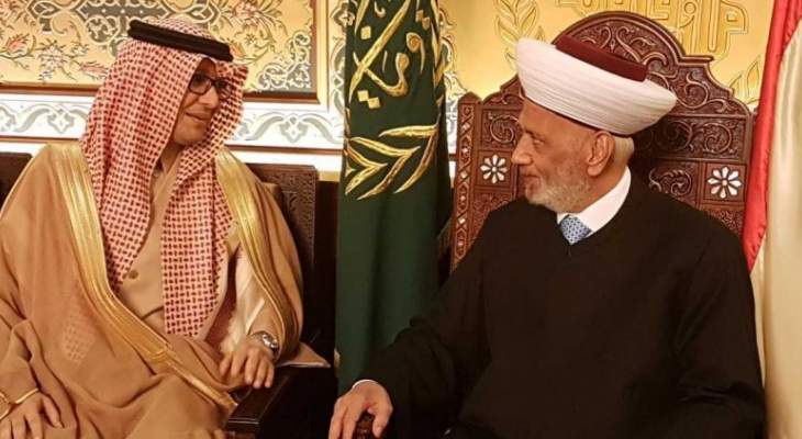 دريان التقى بخاري واكد على أهمية الدور السعودي في لبنان