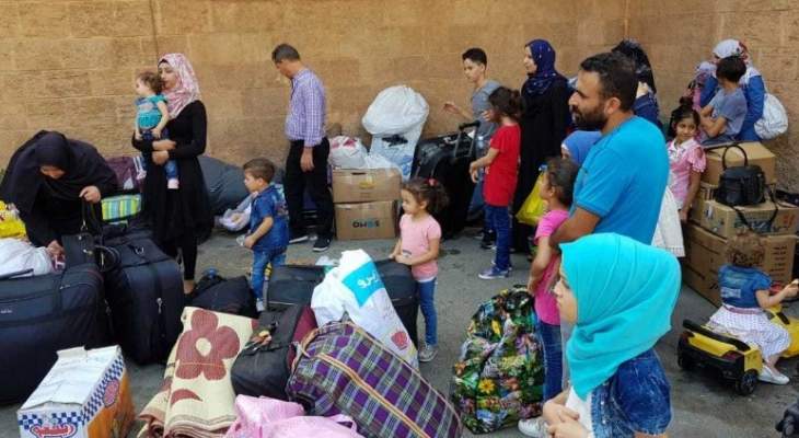 النشرة: 20 عائلة سورية بصيدا تنتظر الحافلات للمغادرة الى سوريا 