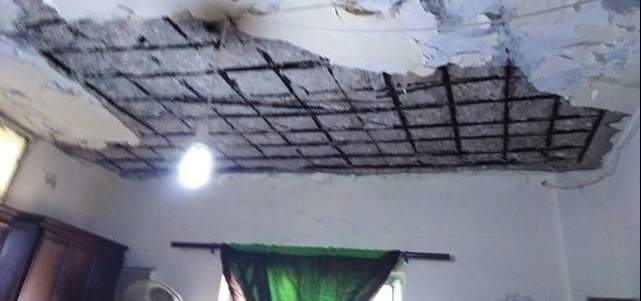   النشرة:نجاة عائلة في مخيم المية ومية بعد انهيار جزء من سقف منزلها  