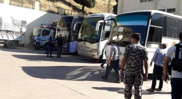 النشرة: وصول 4 حافلات الى شبعا لنقل النازحين السوريين الى بلادهم