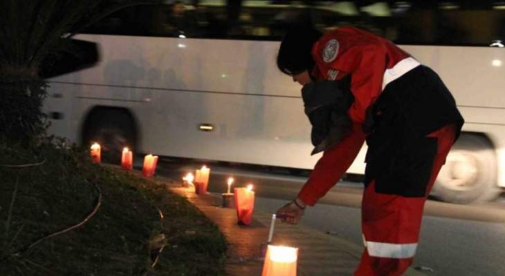 فوج الإنقاذ الشعبي يضيء الشموع في صيدا تحية  لروح  معروف سعد
