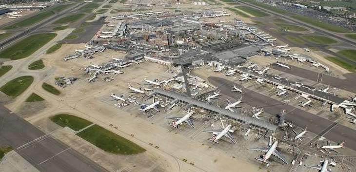 إصابة شخصين نتيجة اصطدام طائرتين في مطار هيثرو الدولي