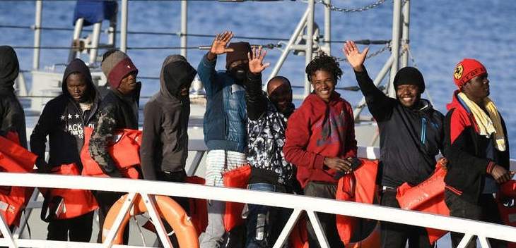 مقتل 10 مهاجرين بغرق قاربهم قبالة ليبيا