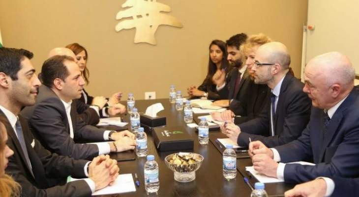 الجميل: لضرورة تضافر الجهود لتطبيق القرارات الدولية لاستعادة سيادة لبنان