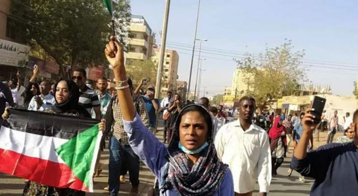 رويترز: قوات الأمن السودانية تطلق القنابل على محتجين قرب الخرطوم