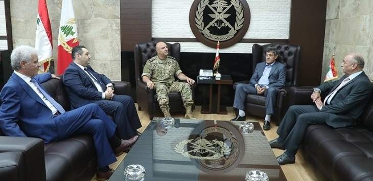 قائد الجيش التقى وفدا من حزب "الحوار الوطني" ومدير عام "كهرباء زحلة"