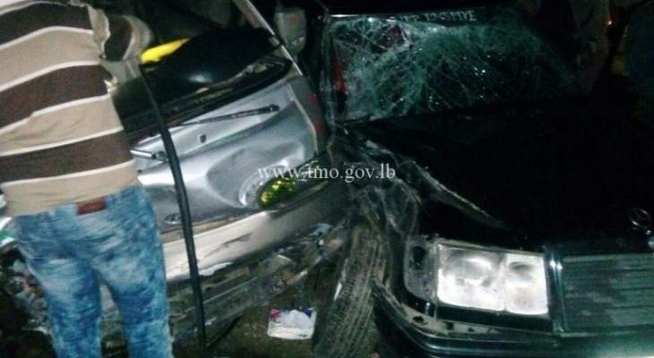 التحكم المروري:اصابات اثر تصام بين سيارة وفان على طريق عام الدوسة 