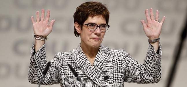 انتخاب انغريت كرامب كارينباور رئيسة لحزب الاتحاد الديمقراطي المسيحي بألمانيا خلفا لميركل
