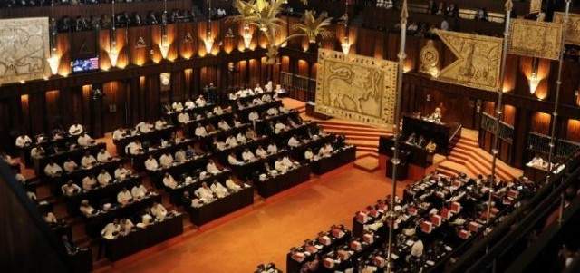 مجلس نواب سريلانكا حجب الثقة عن حكومة رئيس الوزراء ماهيندا راجاباكسي