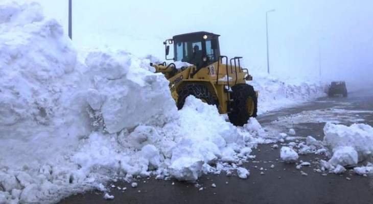 الدفاع المدني: العمل على جرف الثلوج عن طرقات زحلة- ترشيش تسهيلا لحركة المرور