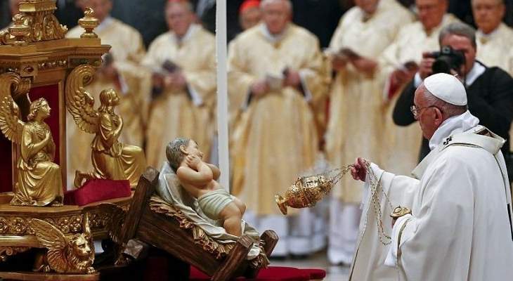 بدء قداس الميلاد في بازيليك القديس بطرس في الفاتيكان