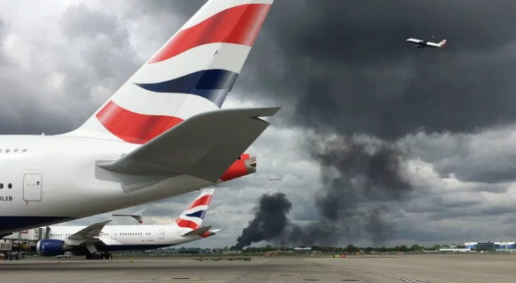 وسائل إعلام بريطانية: حريق هائل بمحيط مطار هيثرو في لندن