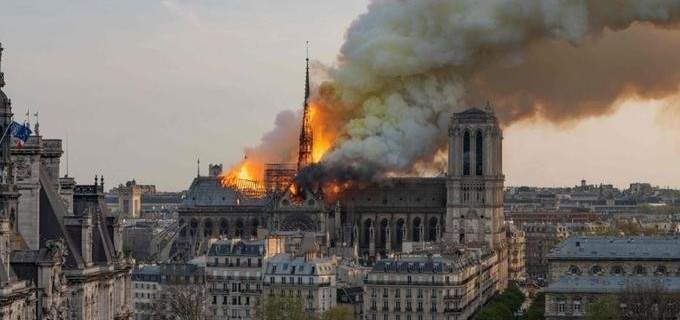 الداخلية الفرنسية: التحقيقات مستمرة لكشف أسباب حريق كاتدرائية نوتردام