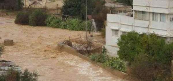  ارتفاع حصيلة انجراف الحافلة جراء السيول بالأردن الى 16 قتيلا