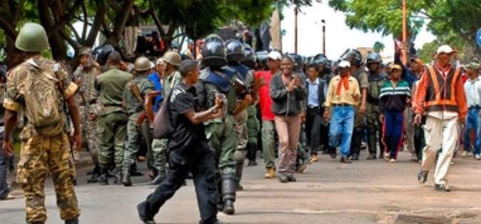  شرطة مدغشقر تطلق الغاز المسيل للدموع لتفريق احتجاجات للمعارضة 