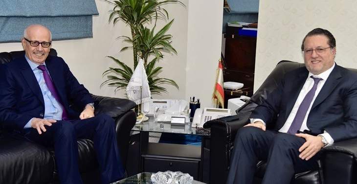 وزير الاتصالات عرض وسفير المغرب تنمية العلاقات الاقتصادية