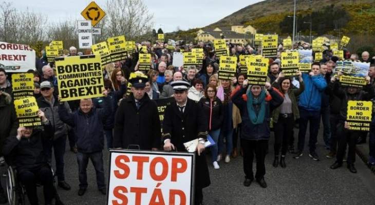 المئات تظاهروا ضد "بريكست" عند الحدود الإيرلندية 