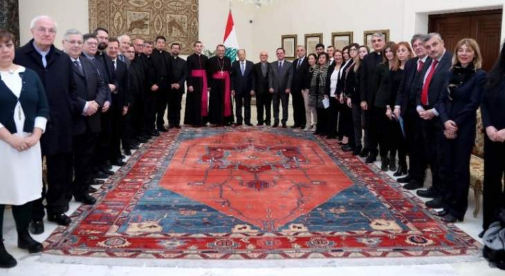 الرئيس عون استقبل السفير البابوي لدى لبنان ووفدا اعلاميا