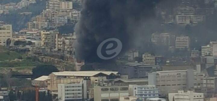 فوج اطفاء مدينة بيروت يتدخل لمؤازرة الدفاع المدني باخماد حريق المكلس