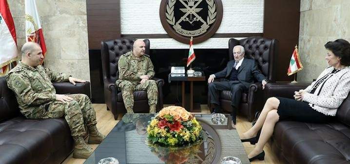 قائد الجيش تسلم هبة للجيش بـ500 ألف دولار والتقى رئيس بعثة اللجنة الدولية للصليب الأحمر