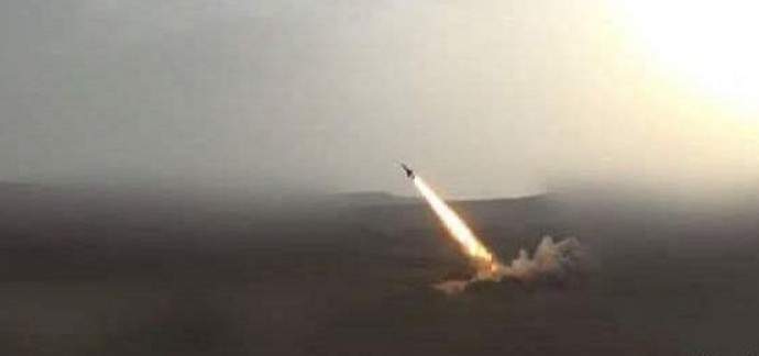 الحوثيون يطلقون صاروخ زلزال 1 على تجمعات الجيش السعودي بجازان