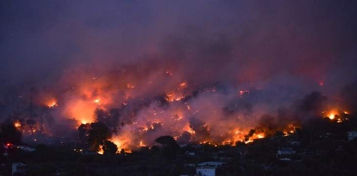 الصليب الأحمر اليوناني:العثور على جثث 26 شخصا قضوا في الحرائق داخل منزل في ماتي