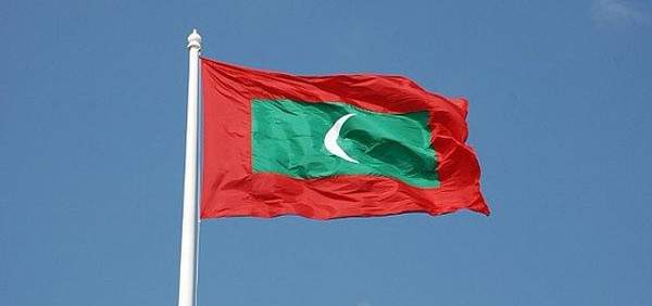 المعارضة في جزر المالديف تلجأ للقضاء لإعفاء الرئيس من منصبه