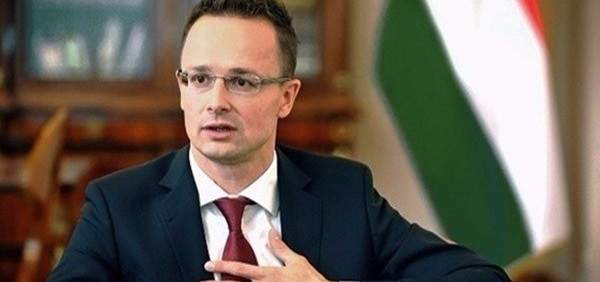وزير الخارجية والتجارة الهنغاري: نؤمن باستمرار الإرث المسيحي العميق