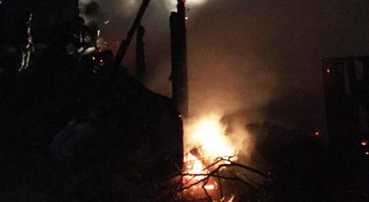 إخماد حريق داخل خيمة عمال سوريين في قب الياس وآخر شب داخل سيارة على أوتوستراد الرميلة