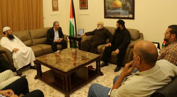 وفد من القوى الإسلامية التقى دبور وثمّن جهوده بخدمة قضايا الفلسطينيين في لبنان