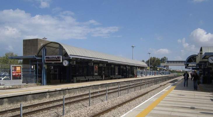 توقف خدمة القطار في عسقلان جنوب إسرائيل بعد فتح الملاجئ