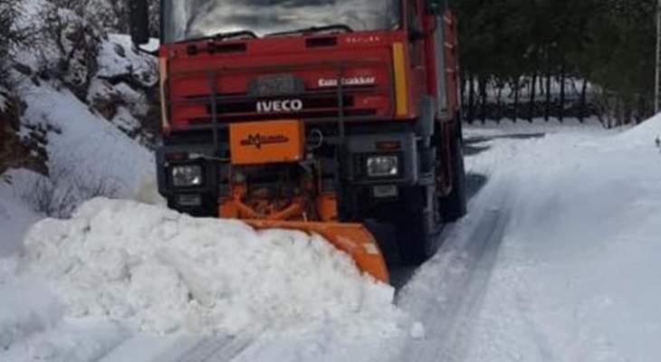 الدفاع المدني: تسهيل حركة المرور على طريق نيحا- جباع- الخريبة التي غمرتها الثلوج