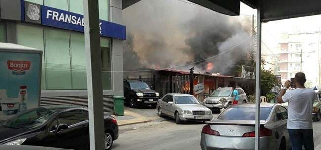  اخماد حريق في مقهى قبالة مستشفى جبل عامل في صور
