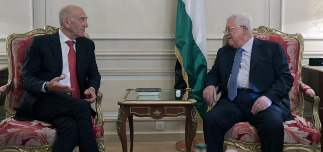 أولمرت: عباس الوحيد القادر على تحقيق السلام مع إسرائيل 