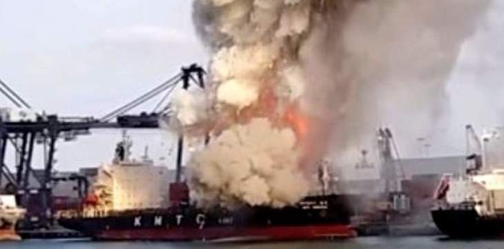 حريق بشحنة مواد كيميائية في ميناء تايلاندي وإغلاق ثلاثة أرصفة