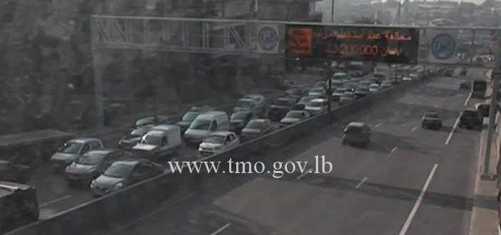 حركة المرور كثيفة من اليرزة باتجاه الجمهور بسبب اشغال عند مفرق بسوس