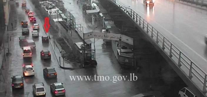 تعطل سيارة محلة سوق الأحد باتجاه جسر الفيات وحركة المرور كثيفة بالمحلة