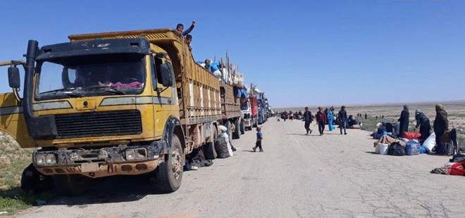 وصول دفعة جديدة من العائلات السورية النازحة إلى ممر جليغم قادمة من مخيم الركبان
