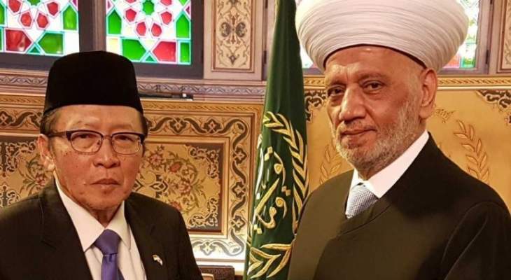 دريان تسلم من السفير الإندونيسي دعوة لحضور مؤتمر الوسطية في الإسلام