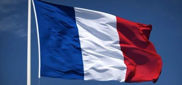 إصابة شخصين بجروح بعد مهاجمة امرأة لهما بمشرط في فرنسا