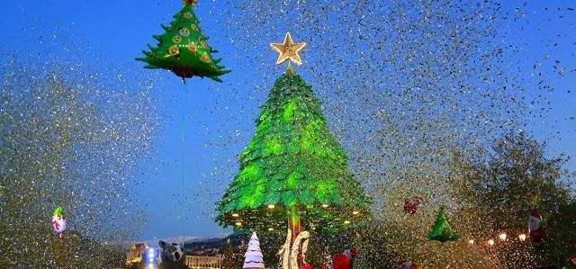 إضاءة شجرة الميلاد العاشرة في بنشعي