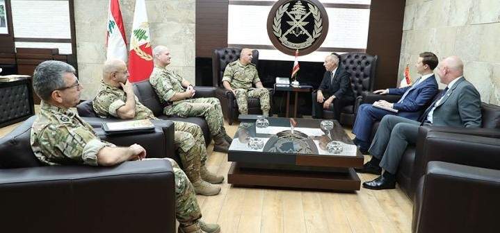 قائد الجيش التقى مسؤول بريطاني والملحق العسكري الروسي والقاضي صادر