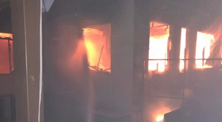 النشرة: إندلاع حريق كبير في أحد المطاعم بزحلة والدفاع المدني يعمل على إخماده